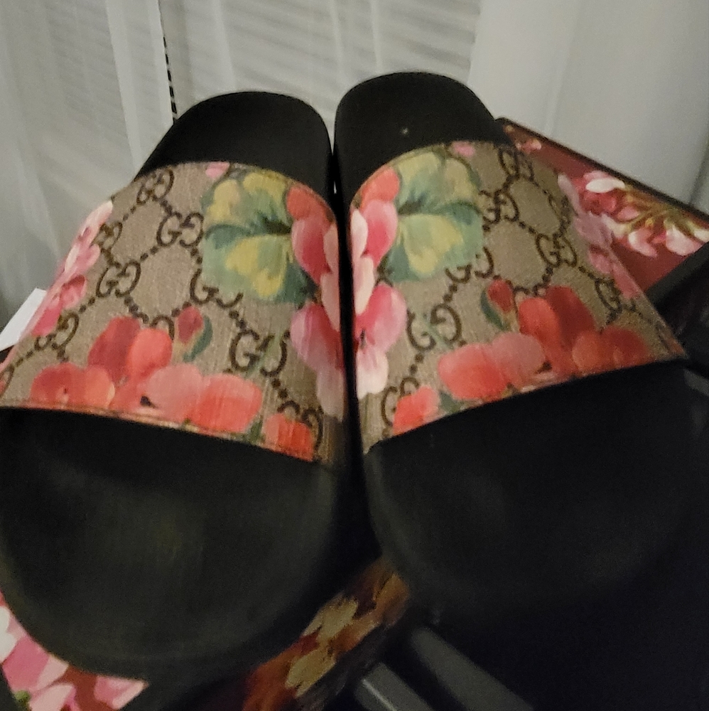 Gucci Slides purchased from Nordstroms❤Slightly worn.